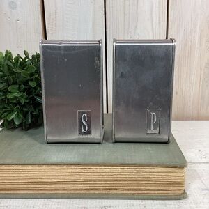 Vintage Lincoln Beauty Ware Deluxe Salt and Pepper Shaker Set